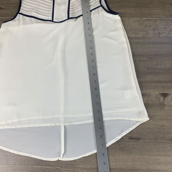 Chloe K Women Ivory Sleeveless Blouse Size Medium Pleated Lightweight Semi Sheer - Picture 9 of 9